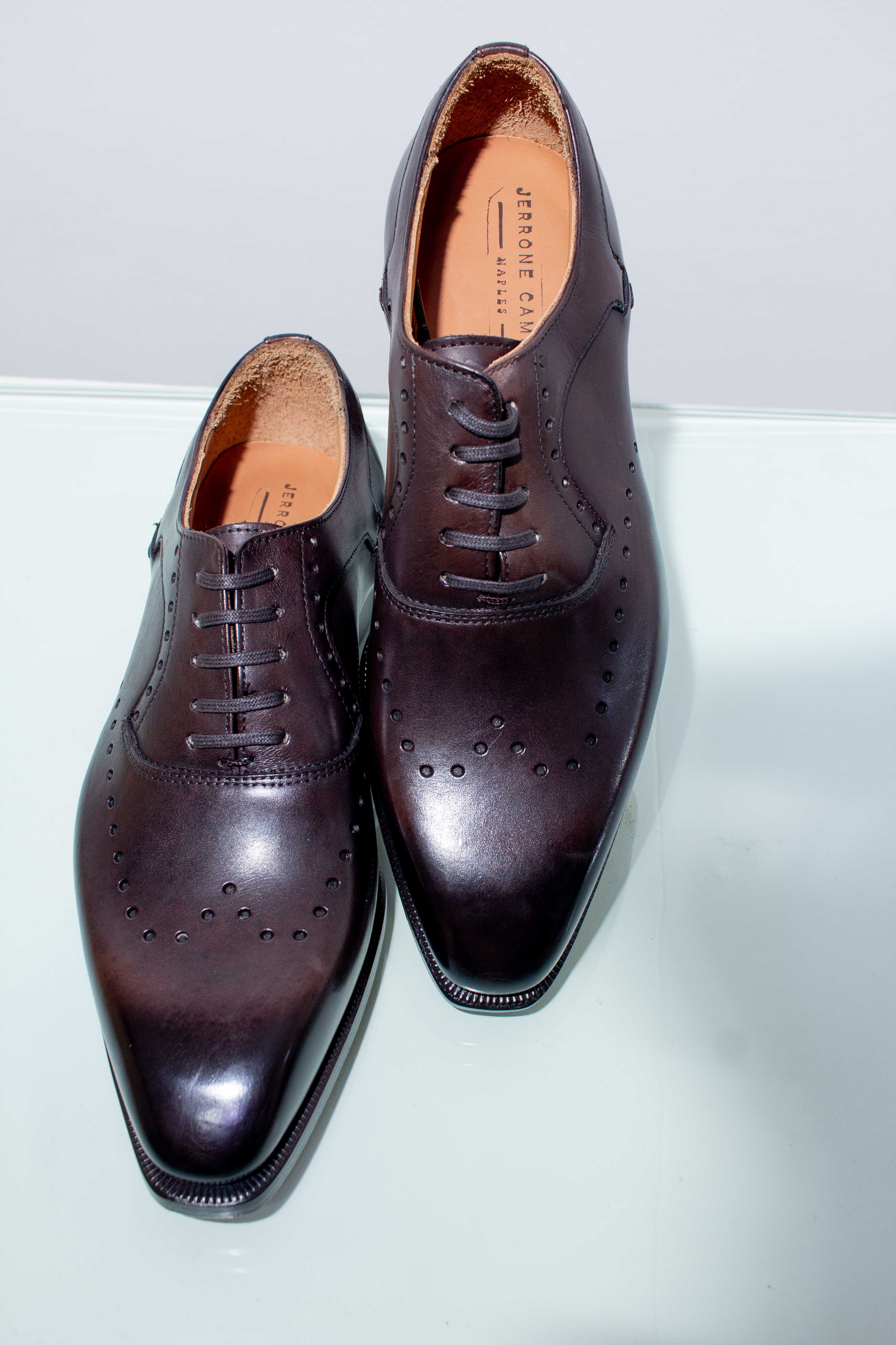 Sapatos Richelieu de Couro Marrom Escuro com Padrão Brogue