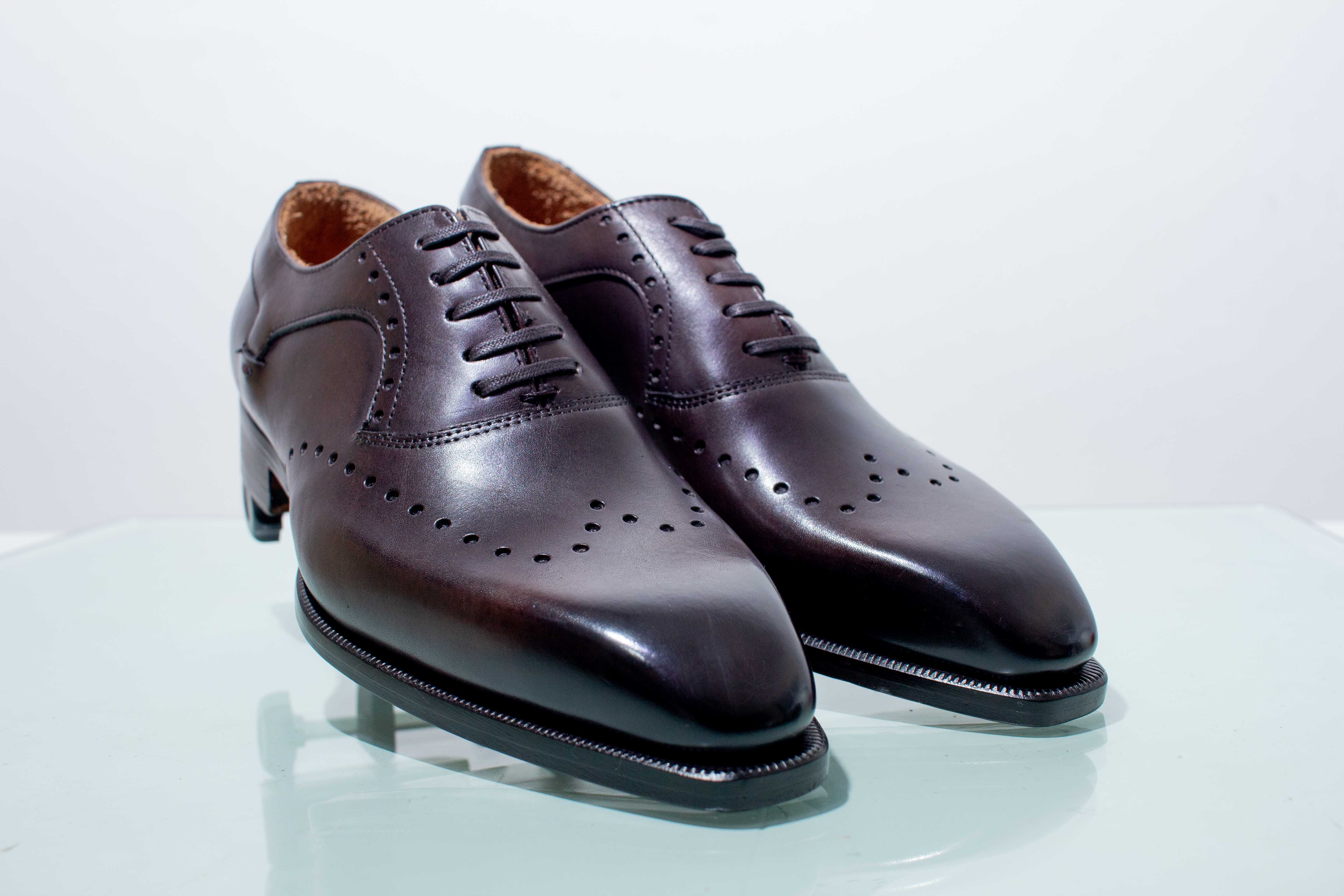 Sapatos Richelieu de Couro Marrom Escuro com Padrão Brogue