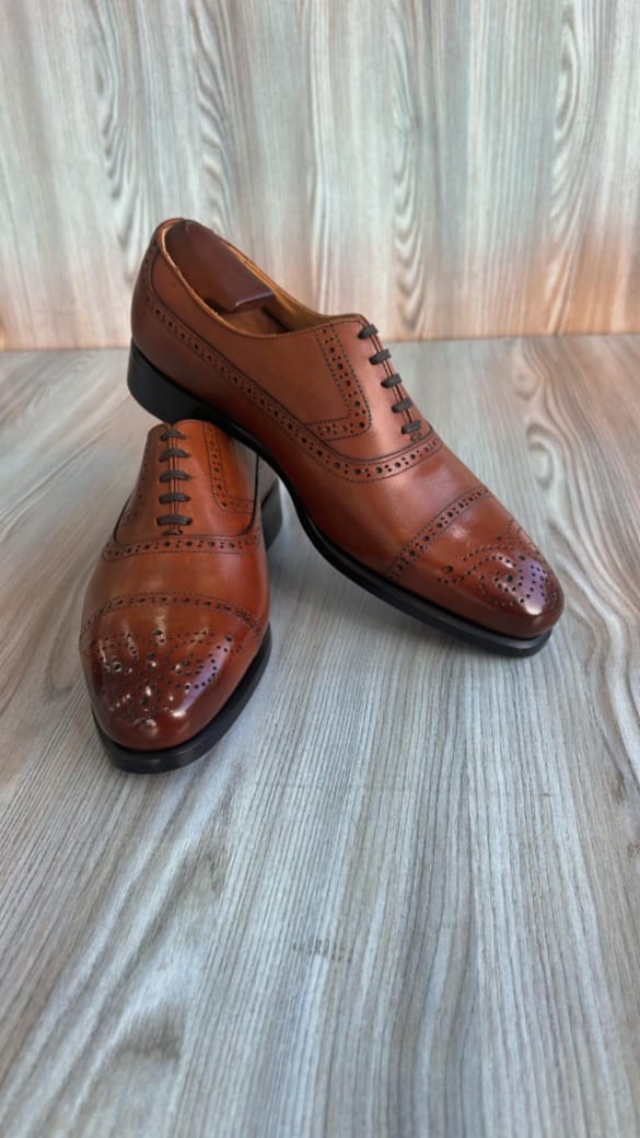 Sapatos masculinos Oxford clássicos de couro marrom luxuoso